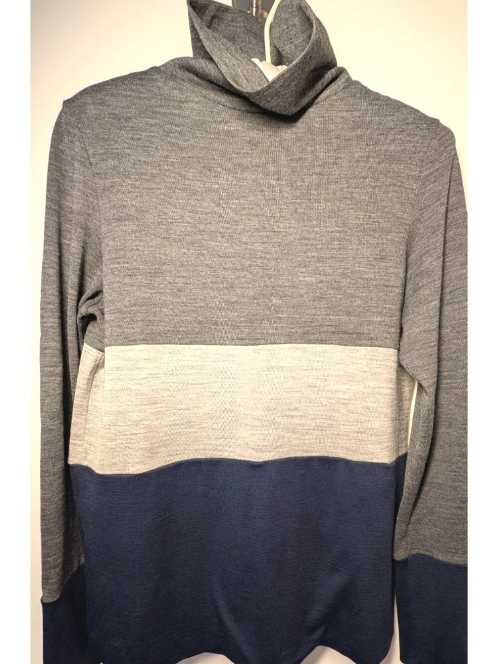 ICICLE 100% Wool Colorblock Turtleneck Sweater, Women Size S/M